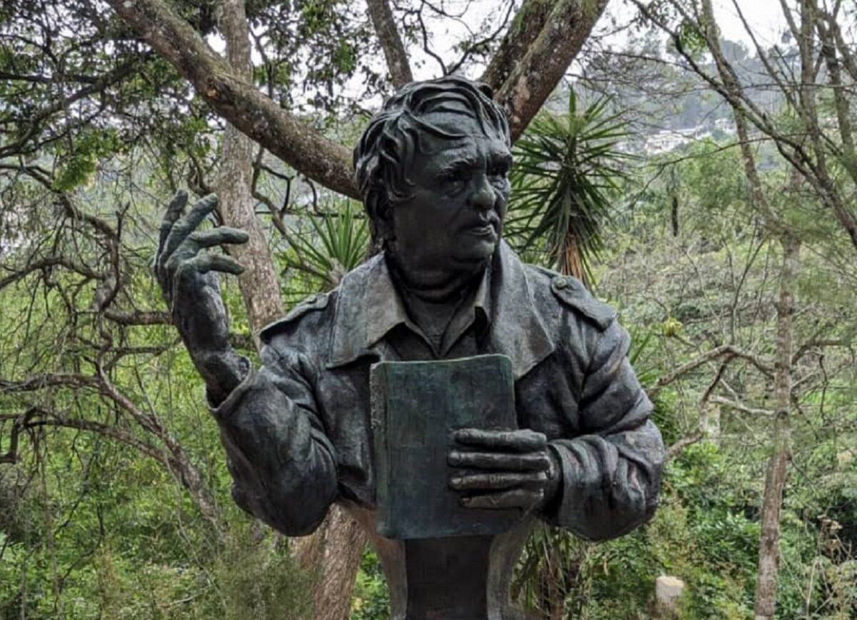 Inauguraron un busto en honor al poeta Rafael Cadenas en Baruta