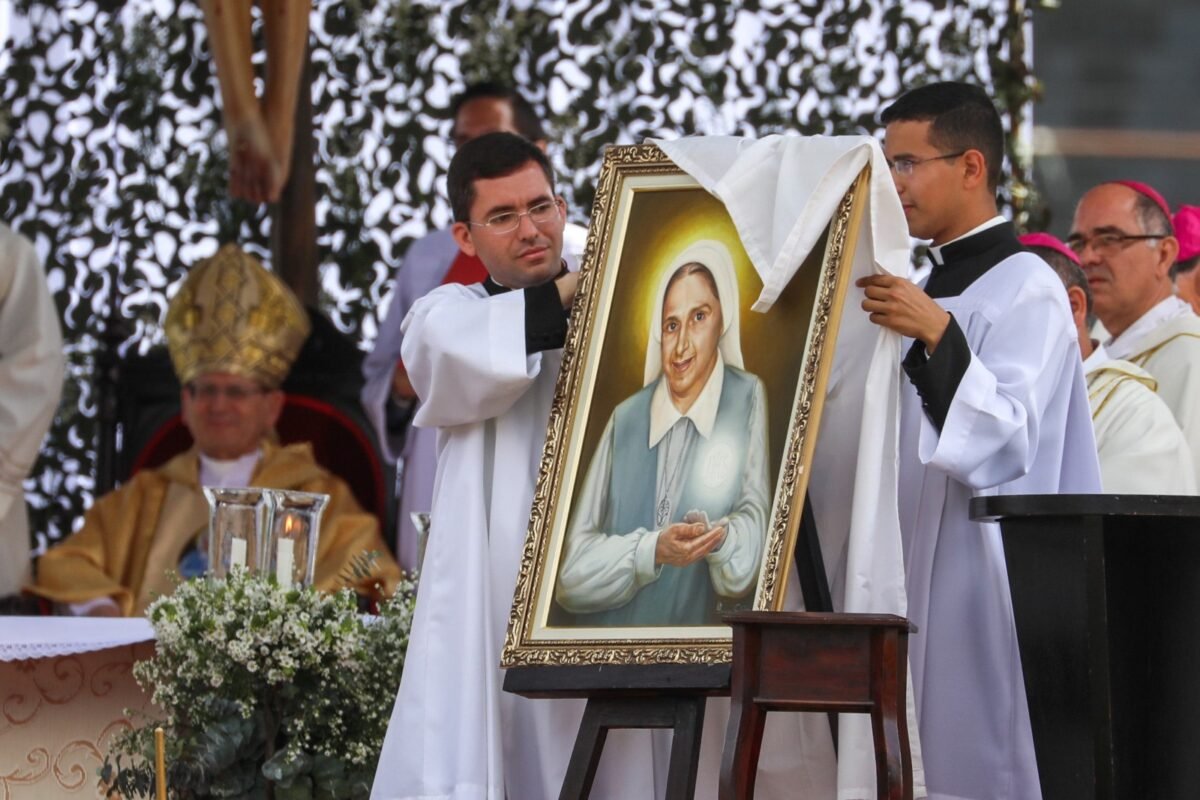 El papa Francisco aprobó la canonización de Carmen Rendiles