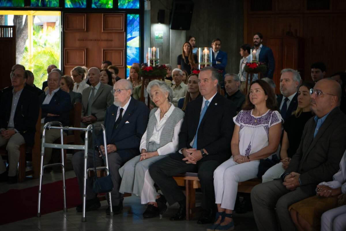 Alberto J. Vollmer presentó el libro Memorias: la siembra de un legado