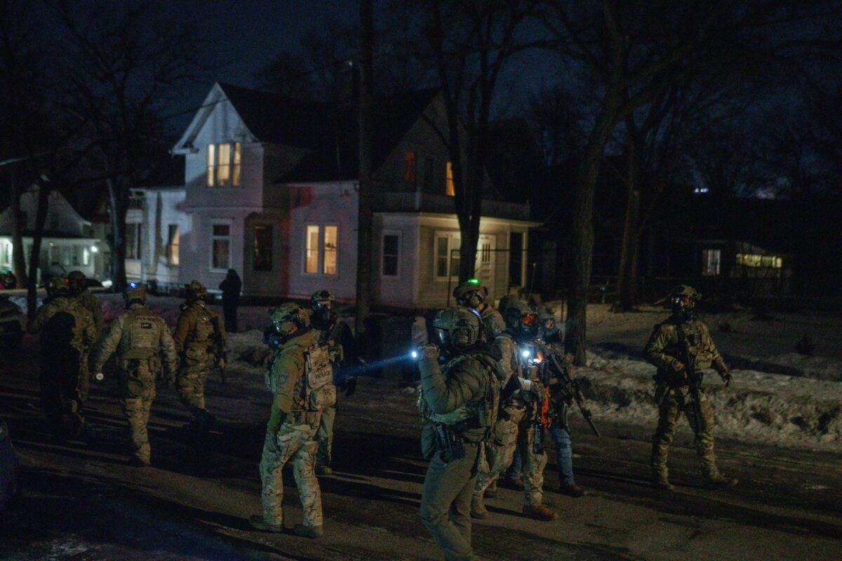 Llamada al 911 contradice relato del gobierno sobre operativo de ICE que dejó herido a un venezolano Un agente del ICE le disparó a un venezolano durante un operativo en Minneapolis