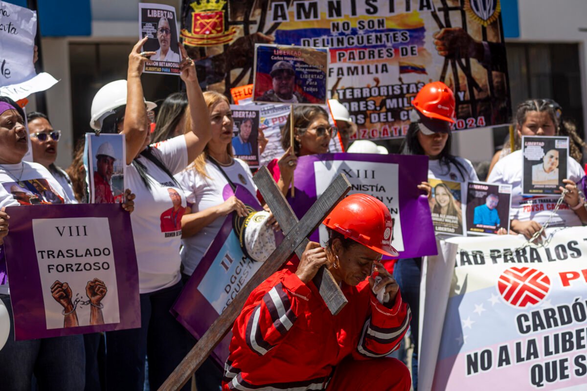 En imágenes: el viacrucis de los familiares de trabajadores de PDVSA detenidos 